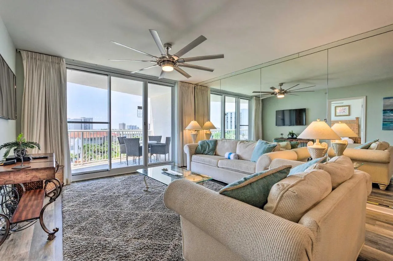 High-Rise Destin Condo With Balcony And Pool View