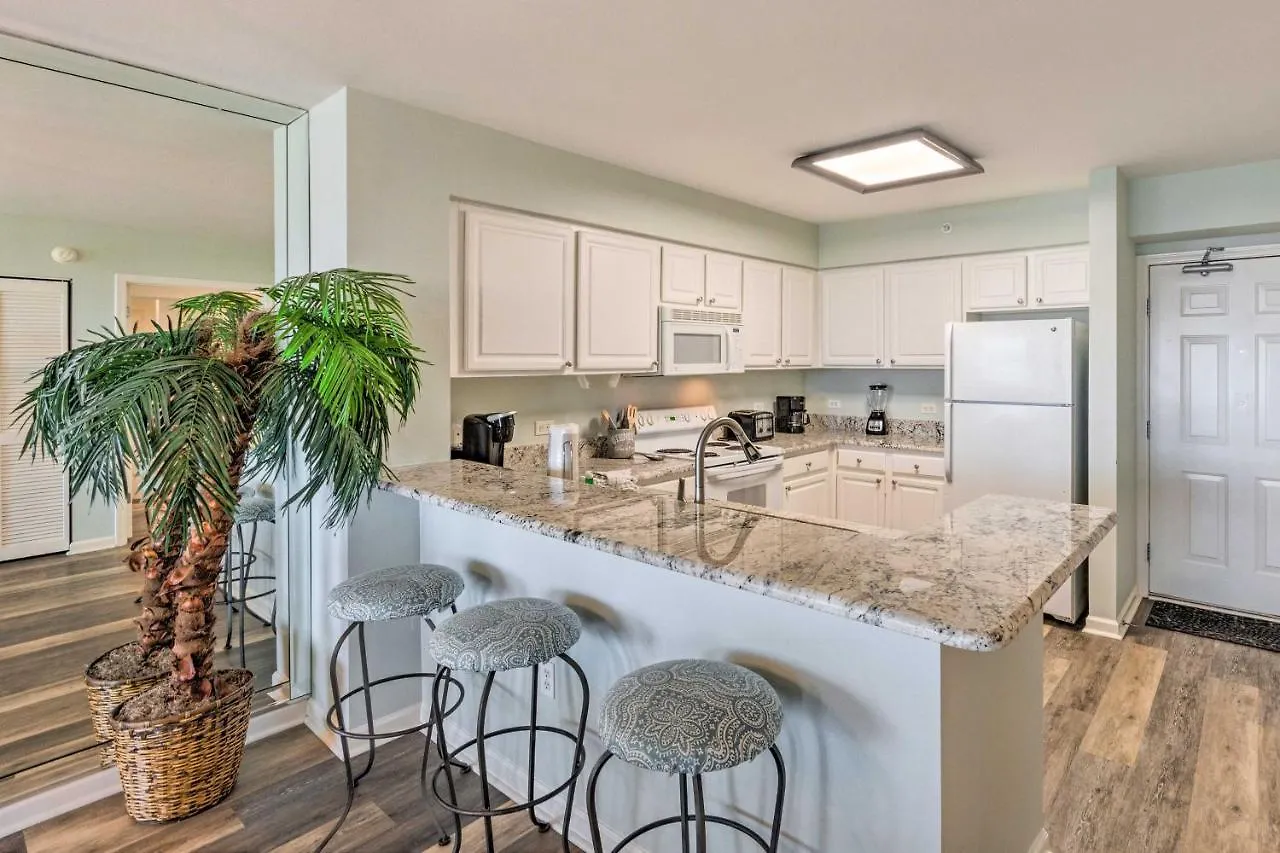 High-Rise Destin Condo With Balcony And Pool View Apartment