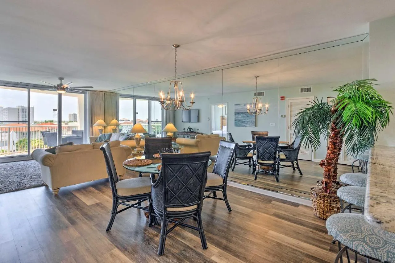 High-Rise Destin Condo With Balcony And Pool View