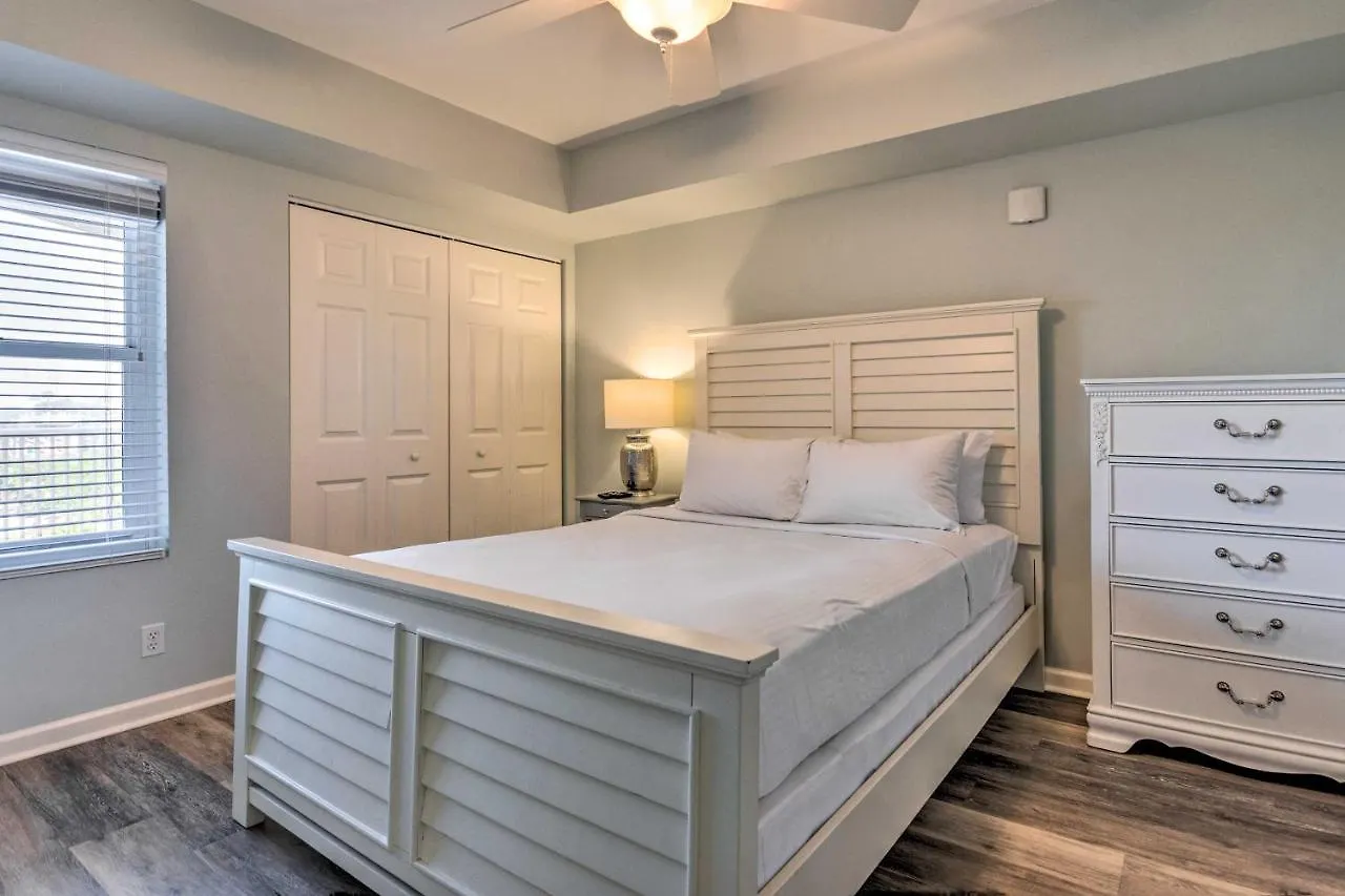 High-Rise Destin Condo With Balcony And Pool View 美国